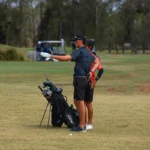 Comment faire une approche au golf : technique, choix du club et stratégie