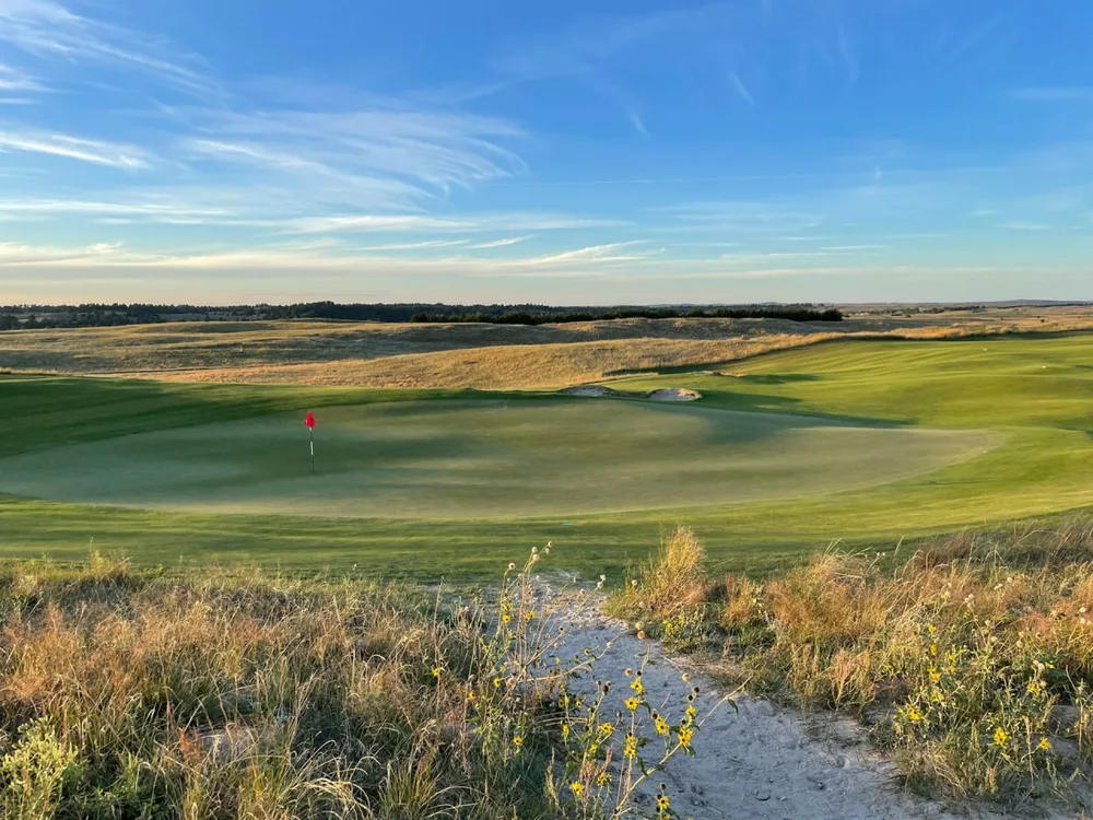 Sortir du rough au golf : le bon club et la bonne technique selon votre lie