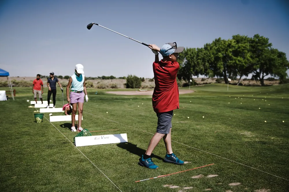 Cours de golf débutant : choisir le bon professeur et la bonne formule