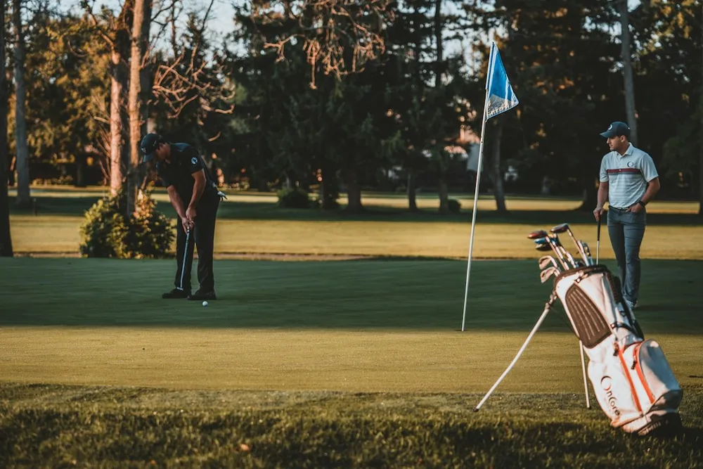 Pitch and putt au golf : les règles et les repères pour votre première partie